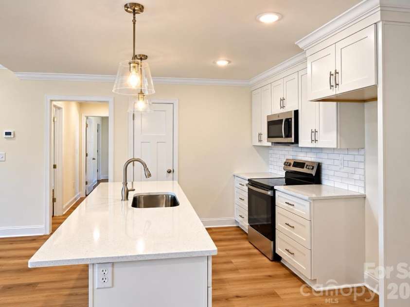 3052 Henry Knob Road, Clover, SC 29710.  MLS# CAR4435893, YatesRealty ID 58301. 