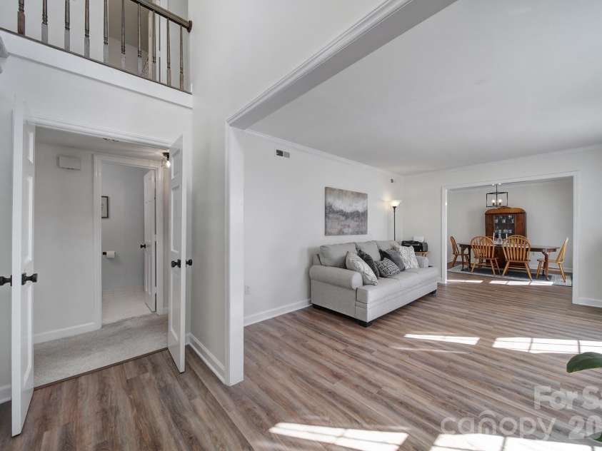 2004 Glouchester Circle, Charlotte, NC 28226.  MLS# CAR4436632, YatesRealty ID 58305. 