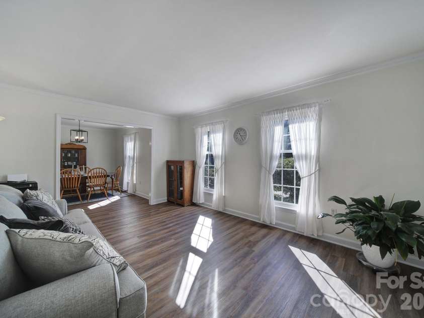 2004 Glouchester Circle, Charlotte, NC 28226.  MLS# CAR4436632, YatesRealty ID 58305. 
