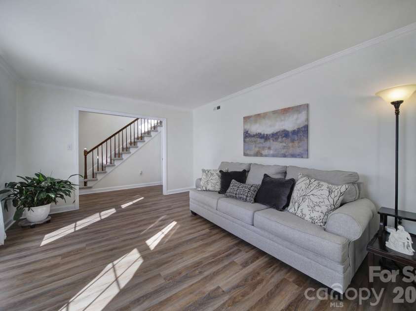 2004 Glouchester Circle, Charlotte, NC 28226.  MLS# CAR4436632, YatesRealty ID 58305. 