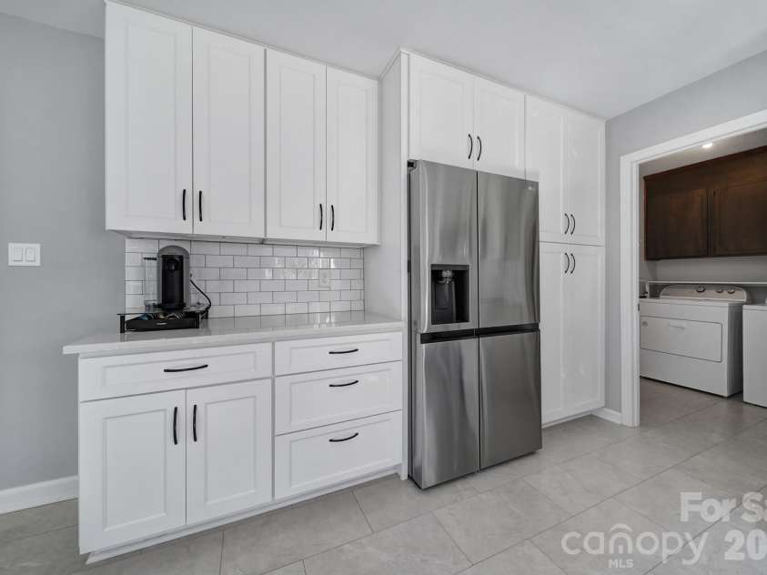 2004 Glouchester Circle, Charlotte, NC 28226.  MLS# CAR4436632, YatesRealty ID 58305. 