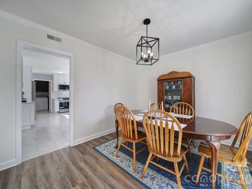 2004 Glouchester Circle, Charlotte, NC 28226.  MLS# CAR4436632, YatesRealty ID 58305. 