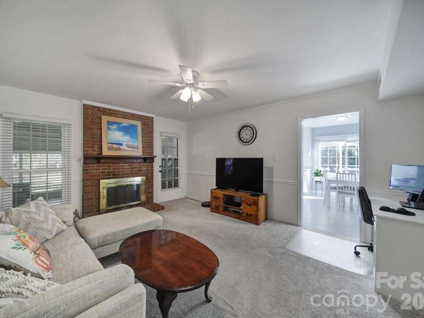 2004 Glouchester Circle, Charlotte, NC 28226.  MLS# CAR4436632, YatesRealty ID 58305. 