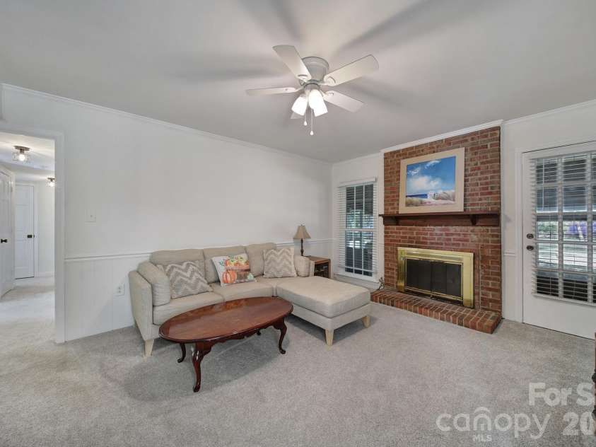2004 Glouchester Circle, Charlotte, NC 28226.  MLS# CAR4436632, YatesRealty ID 58305. 