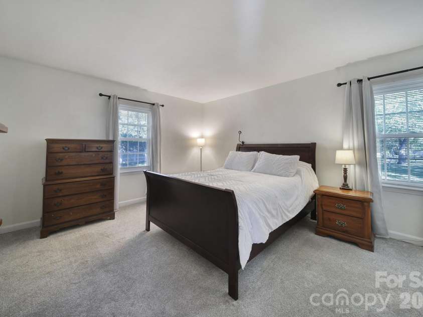 2004 Glouchester Circle, Charlotte, NC 28226.  MLS# CAR4436632, YatesRealty ID 58305. 
