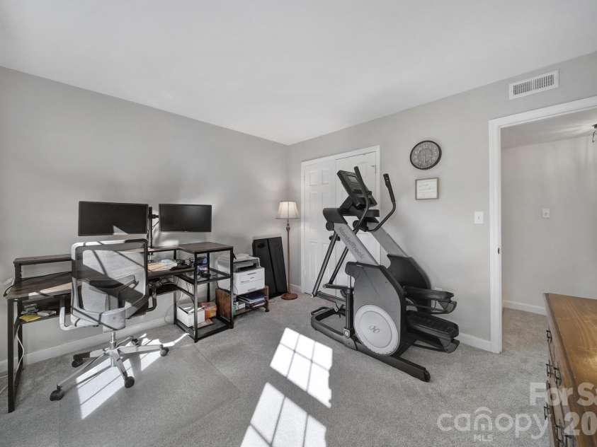 2004 Glouchester Circle, Charlotte, NC 28226.  MLS# CAR4436632, YatesRealty ID 58305. 