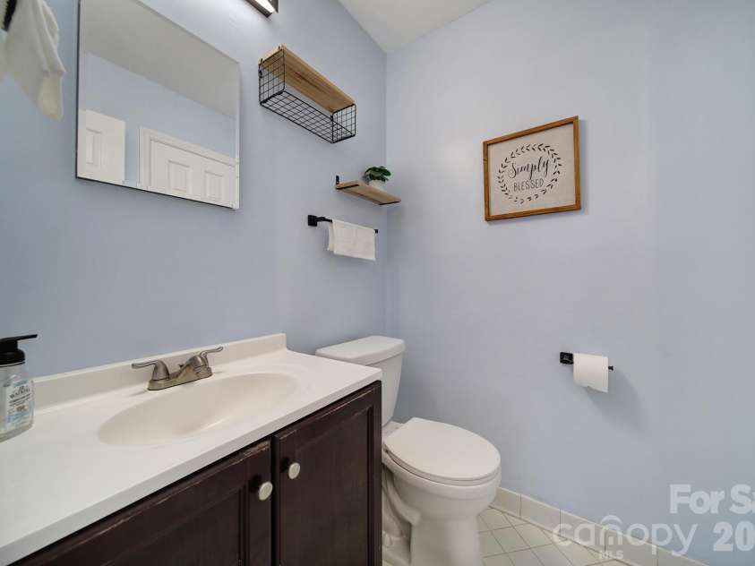 2004 Glouchester Circle, Charlotte, NC 28226.  MLS# CAR4436632, YatesRealty ID 58305. 