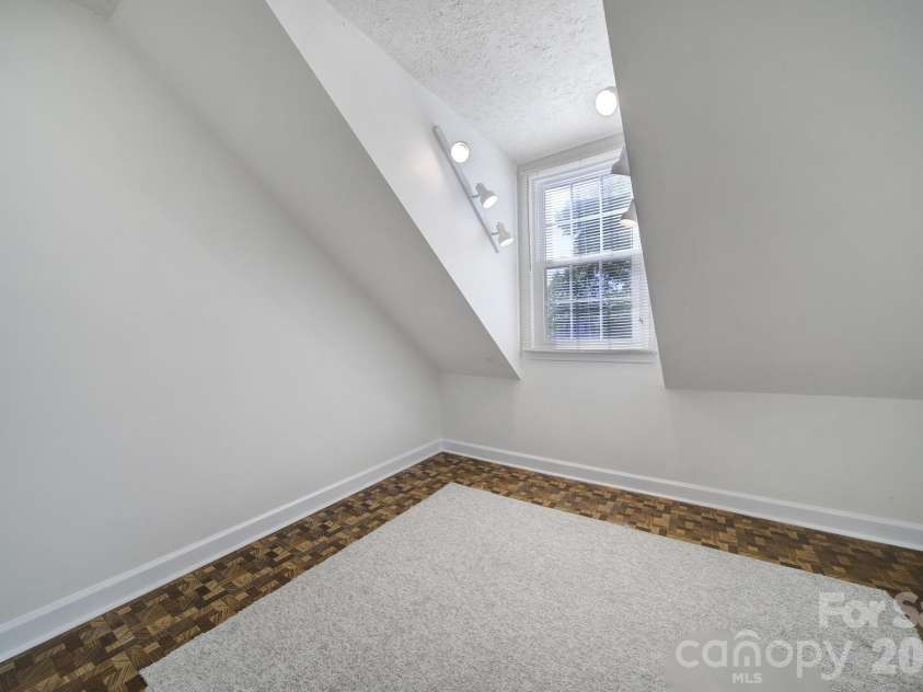 2004 Glouchester Circle, Charlotte, NC 28226.  MLS# CAR4436632, YatesRealty ID 58305. 