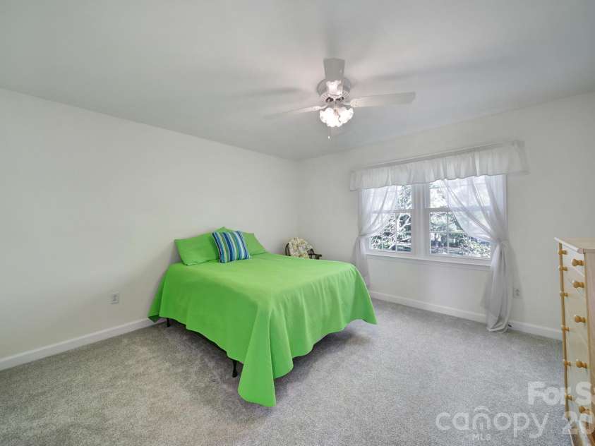 2004 Glouchester Circle, Charlotte, NC 28226.  MLS# CAR4436632, YatesRealty ID 58305. 