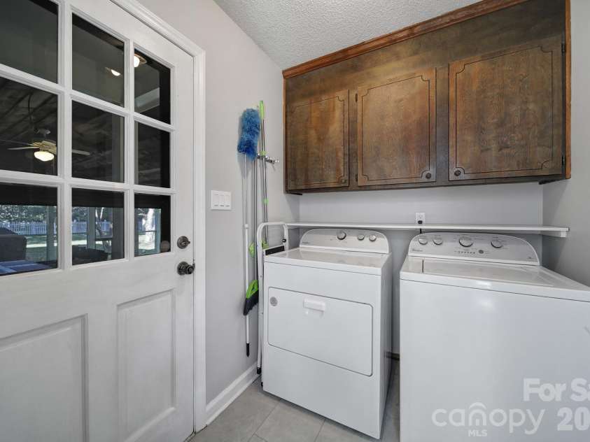 2004 Glouchester Circle, Charlotte, NC 28226.  MLS# CAR4436632, YatesRealty ID 58305. 