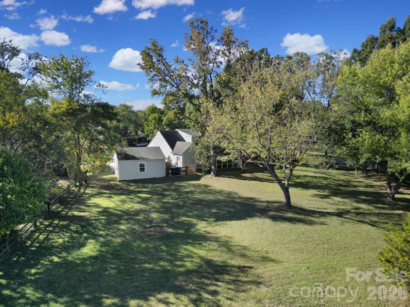 2004 Glouchester Circle, Charlotte, NC 28226.  MLS# CAR4436632, YatesRealty ID 58305. 