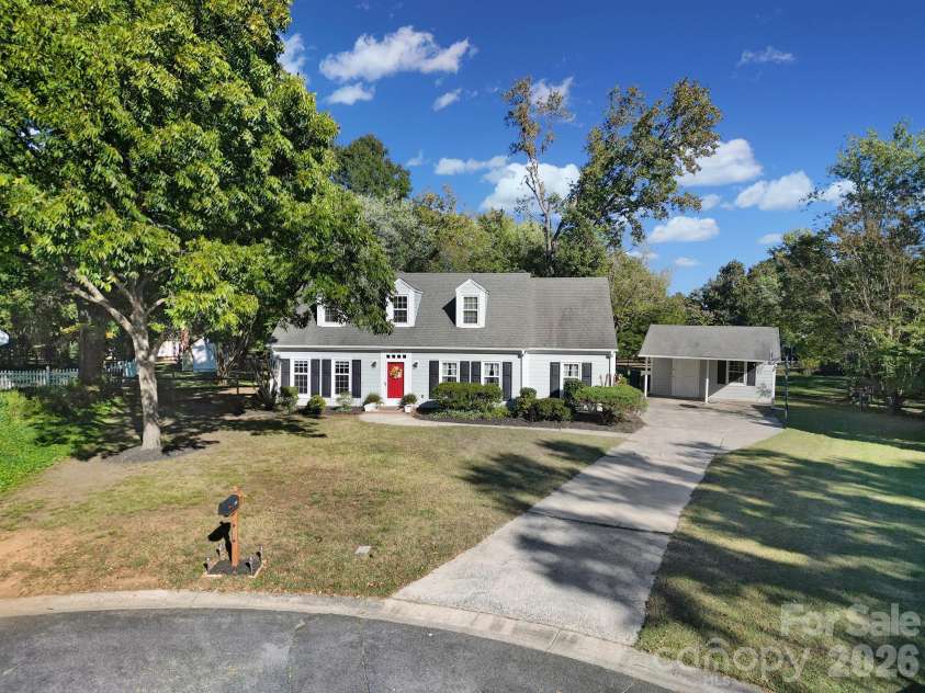 2004 Glouchester Circle, Charlotte, NC 28226.  MLS# CAR4436632, YatesRealty ID 58305. 