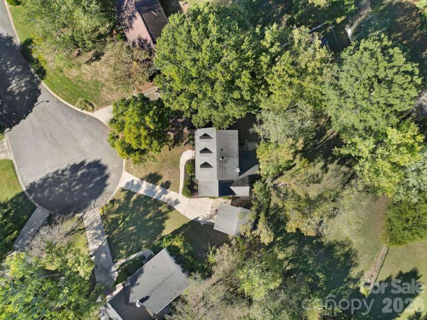 2004 Glouchester Circle, Charlotte, NC 28226.  MLS# CAR4436632, YatesRealty ID 58305. 
