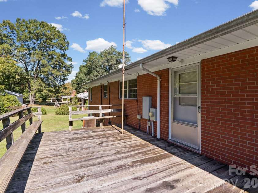 140 Winterlocken Road, Salisbury, NC 28144.  MLS# CAR4436715, YatesRealty ID 58309. 