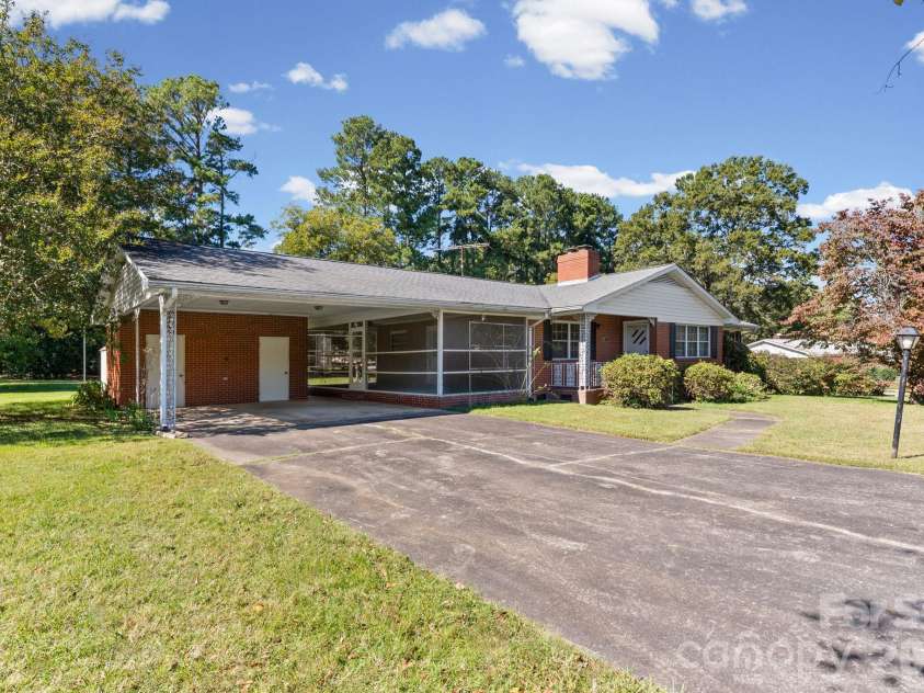 140 Winterlocken Road, Salisbury, NC 28144.  MLS# CAR4436715, YatesRealty ID 58309. 