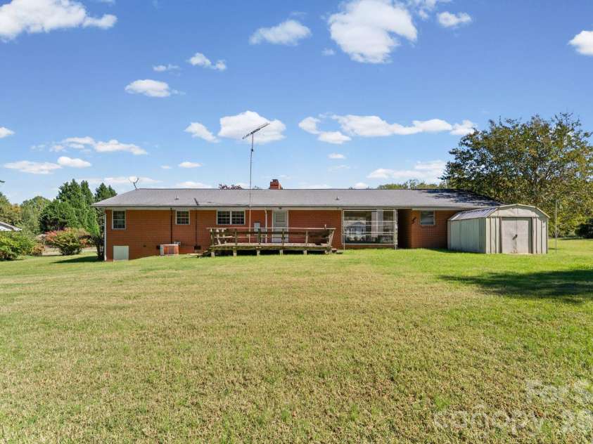 140 Winterlocken Road, Salisbury, NC 28144.  MLS# CAR4436715, YatesRealty ID 58309. 
