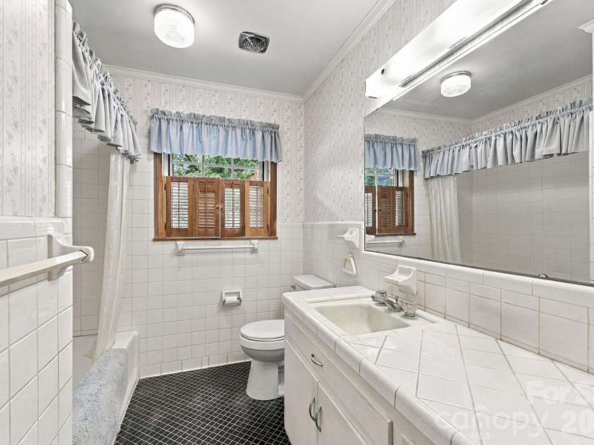 140 Winterlocken Road, Salisbury, NC 28144.  MLS# CAR4436715, YatesRealty ID 58309. Bathroom