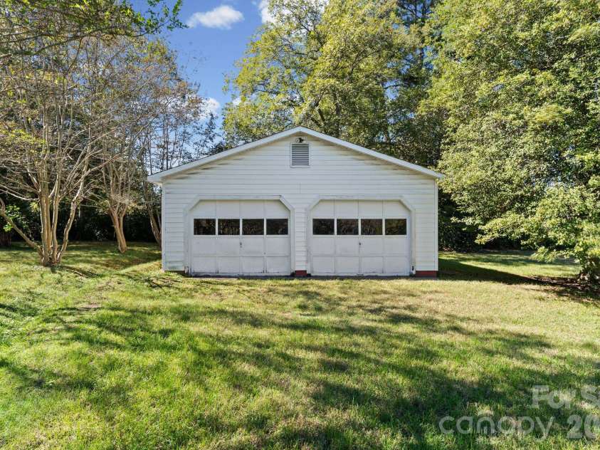140 Winterlocken Road, Salisbury, NC 28144.  MLS# CAR4436715, YatesRealty ID 58309. Detached Garage