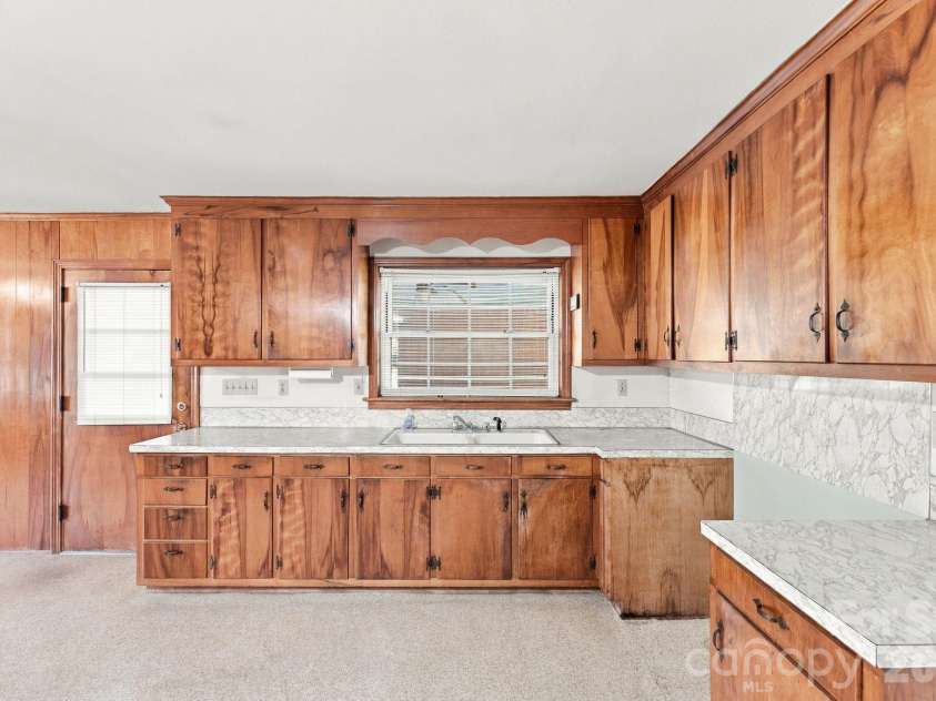 140 Winterlocken Road, Salisbury, NC 28144.  MLS# CAR4436715, YatesRealty ID 58309. Kitchen
