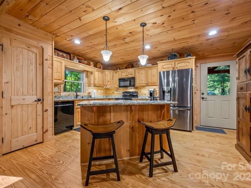 136 Knob Lane, Lake Lure, NC 28746.  MLS# CAR4177604, YatesRealty ID 5831. 