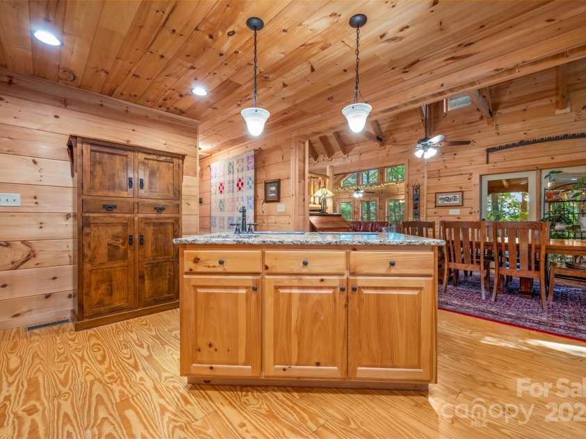 136 Knob Lane, Lake Lure, NC 28746.  MLS# CAR4177604, YatesRealty ID 5831. 