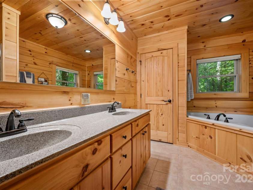 136 Knob Lane, Lake Lure, NC 28746.  MLS# CAR4177604, YatesRealty ID 5831. 