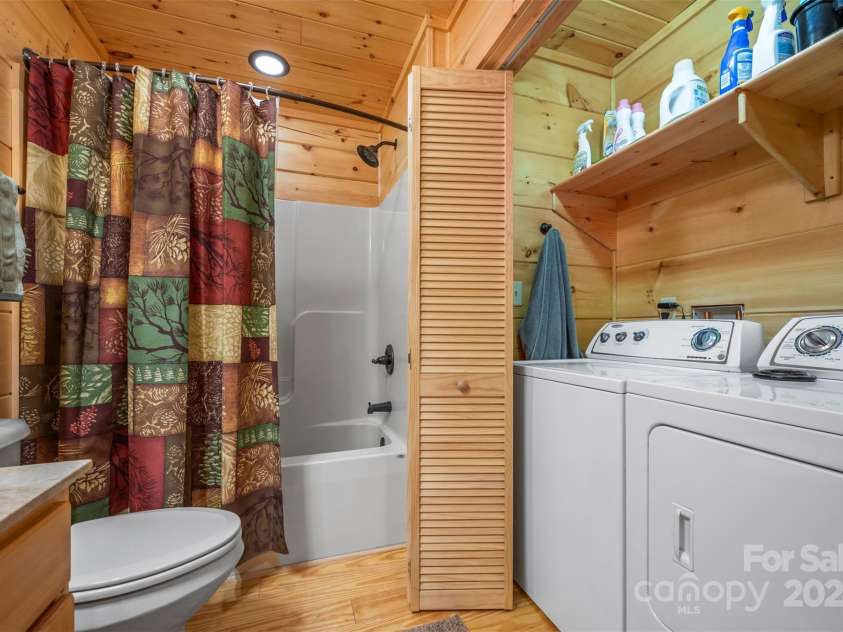 136 Knob Lane, Lake Lure, NC 28746.  MLS# CAR4177604, YatesRealty ID 5831. 