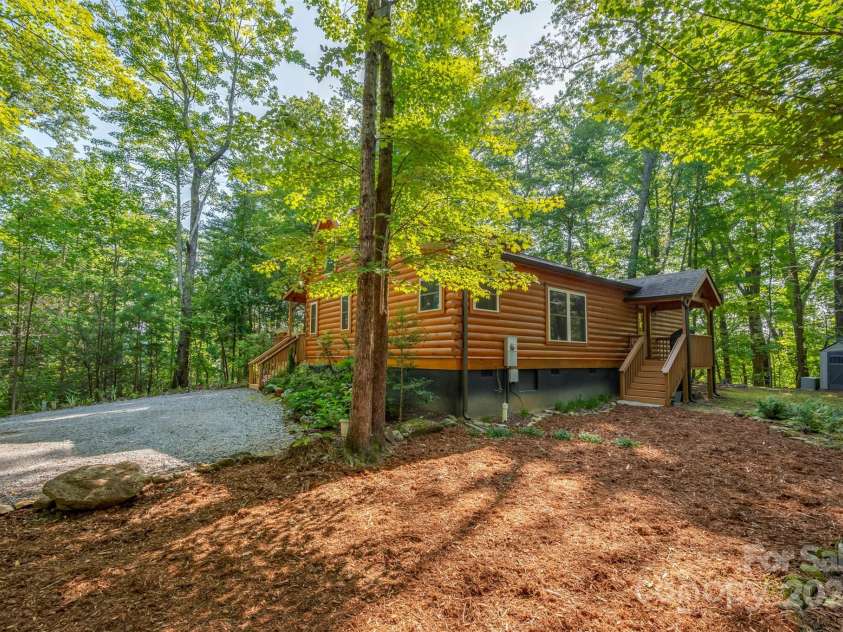136 Knob Lane, Lake Lure, NC 28746.  MLS# CAR4177604, YatesRealty ID 5831. 