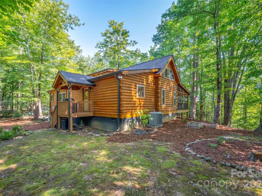 136 Knob Lane, Lake Lure, NC 28746.  MLS# CAR4177604, YatesRealty ID 5831. 