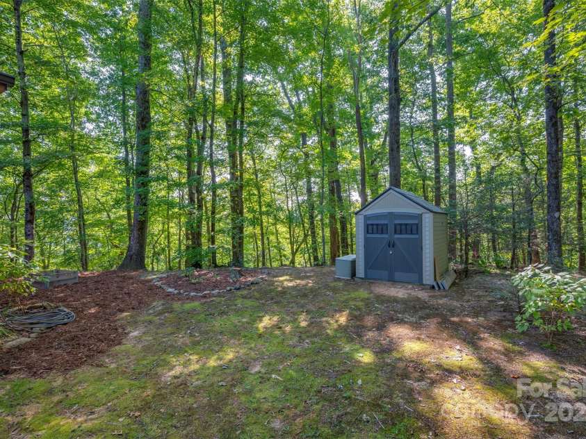 136 Knob Lane, Lake Lure, NC 28746.  MLS# CAR4177604, YatesRealty ID 5831. 