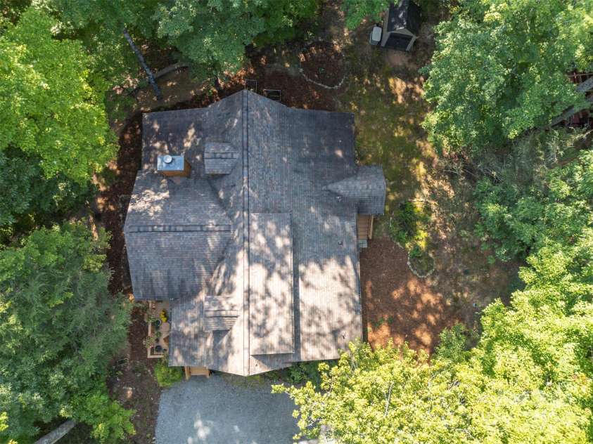 136 Knob Lane, Lake Lure, NC 28746.  MLS# CAR4177604, YatesRealty ID 5831. 