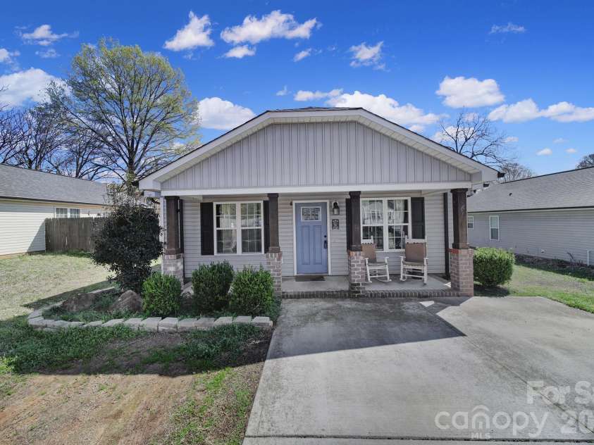41 Saint Mary Avenue, Concord, NC 28025.  MLS# CAR4353345, YatesRealty ID 5831. 