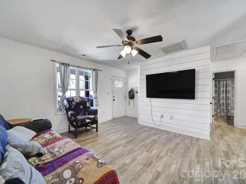 41 Saint Mary Avenue, Concord, NC 28025.  MLS# CAR4353345, YatesRealty ID 5831. 
