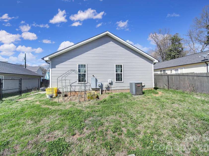 41 Saint Mary Avenue, Concord, NC 28025.  MLS# CAR4353345, YatesRealty ID 5831. 