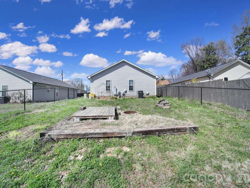41 Saint Mary Avenue, Concord, NC 28025.  MLS# CAR4353345, YatesRealty ID 5831. 