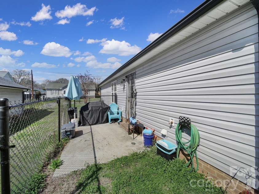 41 Saint Mary Avenue, Concord, NC 28025.  MLS# CAR4353345, YatesRealty ID 5831. 