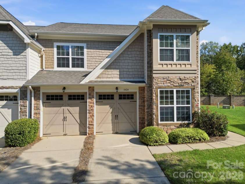 8424 Loxton Circle, Charlotte, NC 28214.  MLS# CAR4435879, YatesRealty ID 58311. 