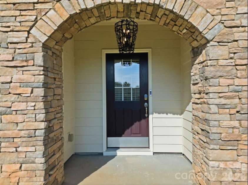 8424 Loxton Circle, Charlotte, NC 28214.  MLS# CAR4435879, YatesRealty ID 58311. 