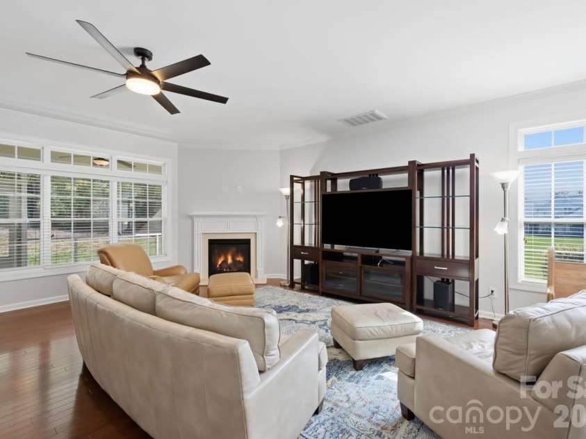 8424 Loxton Circle, Charlotte, NC 28214.  MLS# CAR4435879, YatesRealty ID 58311. 