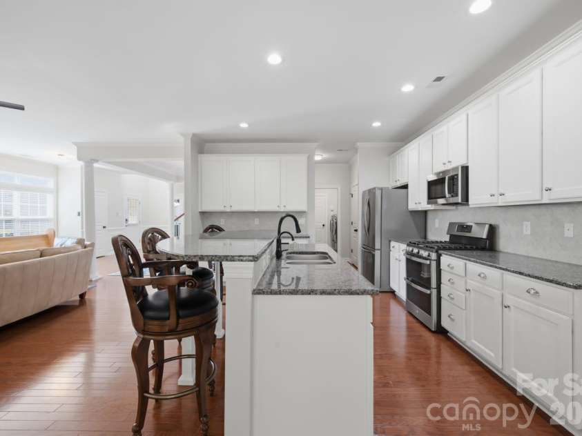 8424 Loxton Circle, Charlotte, NC 28214.  MLS# CAR4435879, YatesRealty ID 58311. 