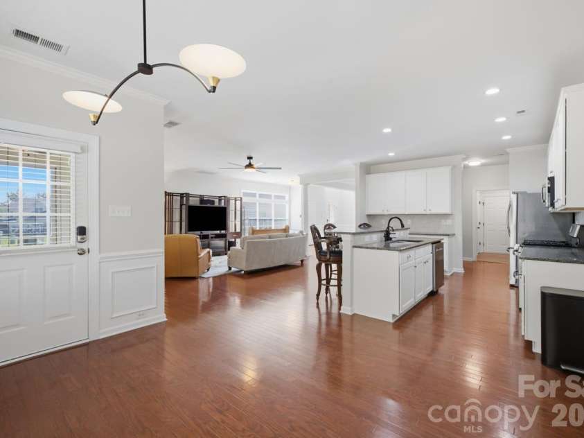 8424 Loxton Circle, Charlotte, NC 28214.  MLS# CAR4435879, YatesRealty ID 58311. 