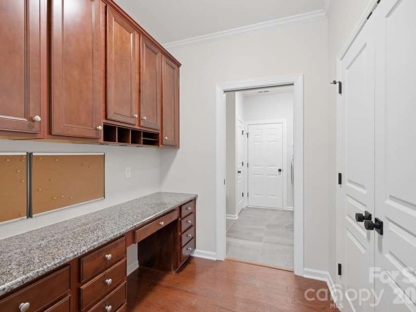 8424 Loxton Circle, Charlotte, NC 28214.  MLS# CAR4435879, YatesRealty ID 58311. 