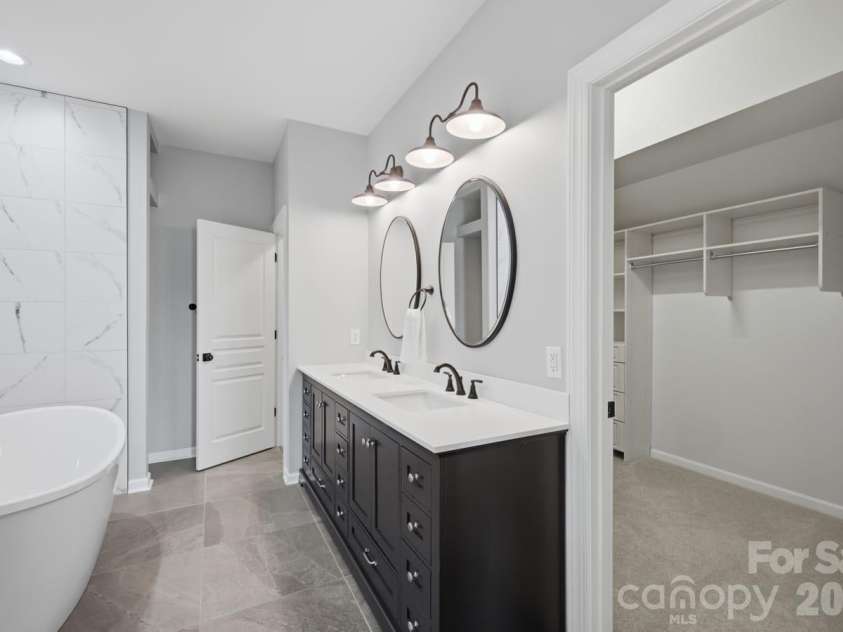 8424 Loxton Circle, Charlotte, NC 28214.  MLS# CAR4435879, YatesRealty ID 58311. 