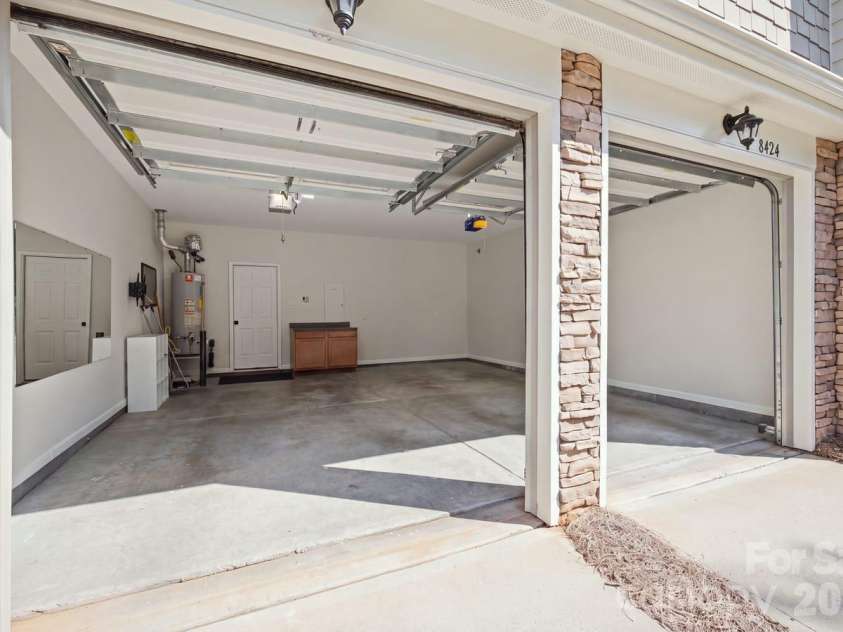 8424 Loxton Circle, Charlotte, NC 28214.  MLS# CAR4435879, YatesRealty ID 58311. 
