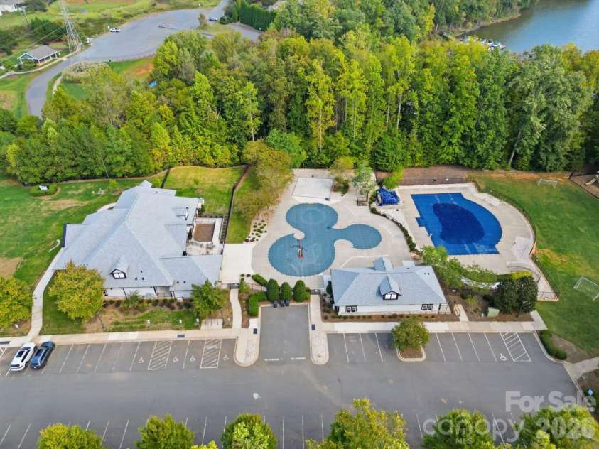 8424 Loxton Circle, Charlotte, NC 28214.  MLS# CAR4435879, YatesRealty ID 58311. 