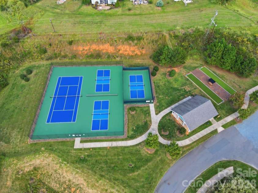 8424 Loxton Circle, Charlotte, NC 28214.  MLS# CAR4435879, YatesRealty ID 58311. 