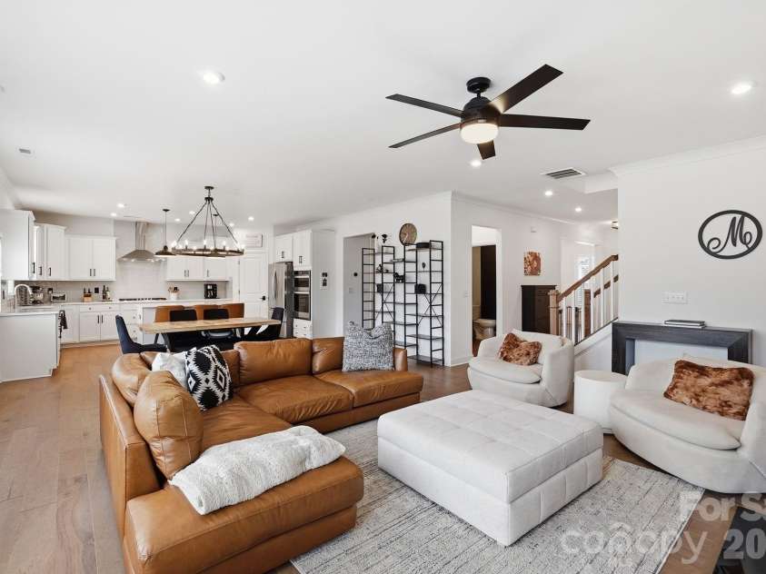 11016 Larkslea Lane, Charlotte, NC 28278.  MLS# CAR4387253, YatesRealty ID 5832. 