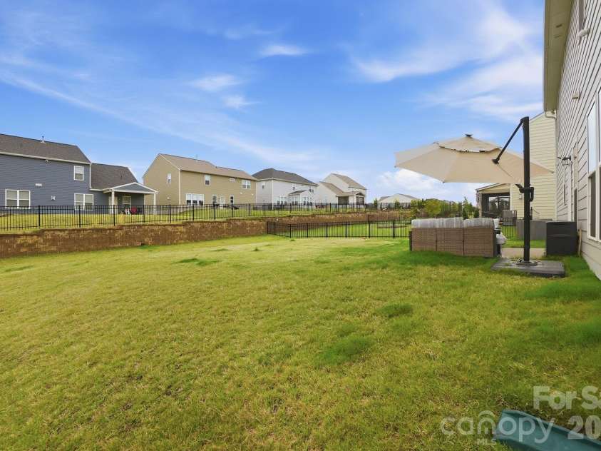 11016 Larkslea Lane, Charlotte, NC 28278.  MLS# CAR4387253, YatesRealty ID 5832. 