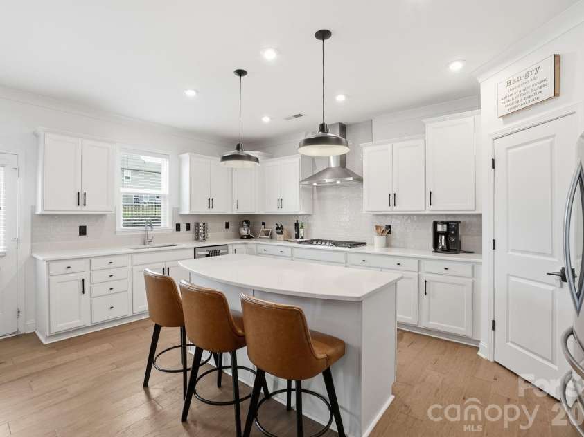 11016 Larkslea Lane, Charlotte, NC 28278.  MLS# CAR4412060, YatesRealty ID 5832. 
