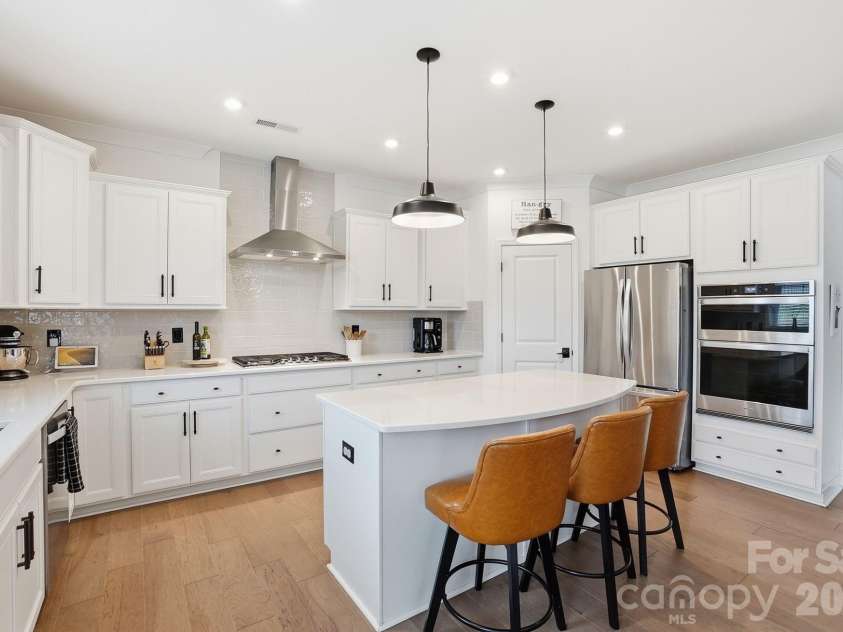 11016 Larkslea Lane, Charlotte, NC 28278.  MLS# CAR4412060, YatesRealty ID 5832. 